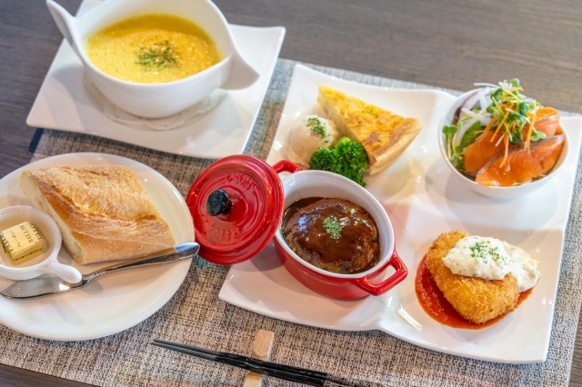 里庄町でランチ!「ル・コック・ルージュ」でカジュアルフレンチを楽しもう